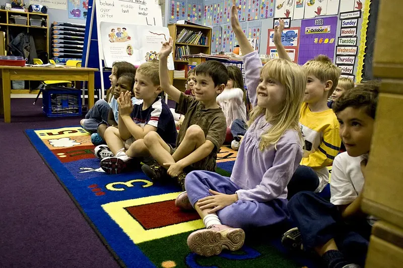 Дети на уроке в американском нулевом классе (kindergarten)